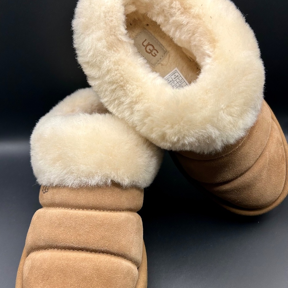 UGGS - Picture 5 of 5
